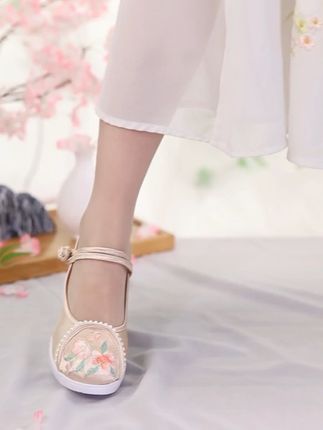 新款中国风布鞋 女式坡跟 绣花茶艺师适配 #绣花鞋#旗袍鞋 #国风刺绣 #民族风汉服鞋 透气舒适