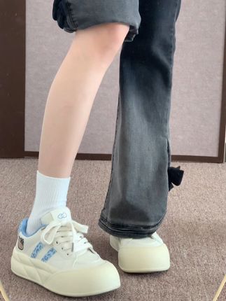 甜甜的厚底面包鞋也太可了吧!! #好物推荐🔥 #百搭鞋子 #好穿又好搭 #板鞋 #面包鞋
