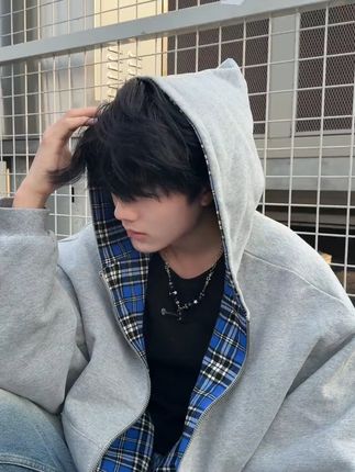 秋季必备!这款双面穿外套太好看了吧~一件衣服穿出两种风格,随便搭配都好好看!!#秋季穿搭 #卫衣 #面料柔软舒适 #连帽卫衣 #男女同款