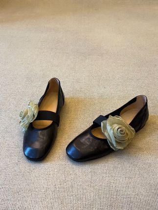 “有赫本的感觉”很经典的存在~ #法式穿搭 #通勤搭配 #女鞋 #美鞋实拍 #好穿不累脚