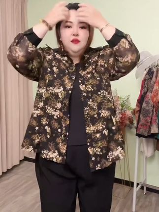 大码春装轻松穿!宽松遮肚不挑人,不满意可免费退! 姐妹们!这个季节一定要入一件这样的衣服啊!!!面料舒服又透气,关键还有运费险,不拍白看啦~#显瘦穿搭#大码女装#衬衫#百搭上衣#通勤穿搭如何摆脱土气感