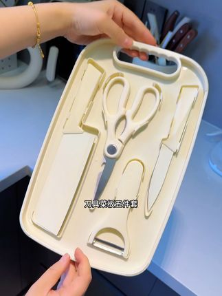 宝宝辅食刀具套装,轻松收纳,包邮到家! 这个小工具真的太好用了!有了它做娃饭方便多了,而且还是包邮到家哦~#厨房收纳#菜刀#厨房菜刀#厨房好物推荐#奇葩但好用的家居好物