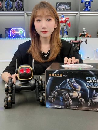遥控八轮机器狗,爬坡过坎没在怕的! #遥控车 #机械狗 #玩具 #亲子时光