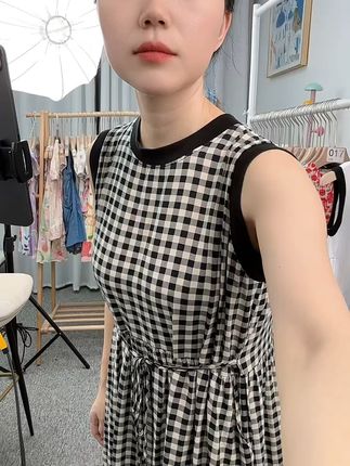 夏日公主梦,穿上它就是最美的艾莎! 姐妹们!这个季节一定要给孩子准备一件这样的衣服啊!!真的太好看了吧~
