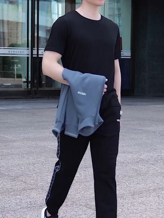 穿上它,爸爸也能活力满满! 秋冬男士穿搭指南!一套搞定你的衣着搭配难题!#秋季穿搭#面料柔软舒适#品质男装#运动套装#男生秋日有效穿搭