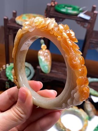 戴上它瞬间变身优雅女神!凤牡丹雕花手镯美翻天 想戴有寓意的手饰?这款雕花手镯帮你实现!#最超前的入秋搭子出现了#用非遗展示中式之美