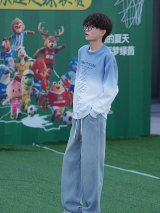 穿上这条牛仔裤,你也能轻松显瘦! 男生秋冬穿啥裤子?这款复古直筒牛仔裤时尚又舒适!#男生穿搭 #秋季穿搭 #牛仔裤 #显高显瘦显腿长 #男生秋日有效穿搭