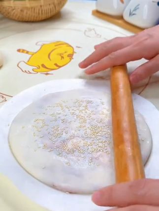 有了这个隔油纸在家做葱油饼手抓饼也太方便了, 我用的这个是双面硅油纸#手抓饼隔油纸#双面硅油纸#手抓饼做法