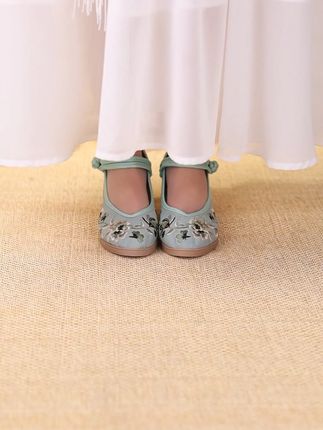 网纱高跟爬山 稳如磐石 #妈妈鞋 #绣花鞋 #汉服鞋 #绣花高跟鞋#老北京布鞋