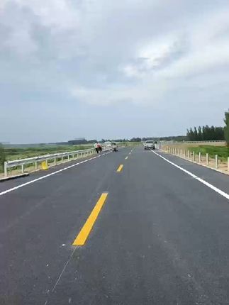 乡村路防撞护栏板报价 高速道路护栏 乡村路防撞护栏板报价 高速道路护栏 济南 烟台青岛潍坊 济南青岛淄博枣庄东营烟台潍坊济宁泰安威海日照 安装波形护栏 厂家报价#波形护栏厂家联系方式 #波形护栏厂家 #波形护栏报价