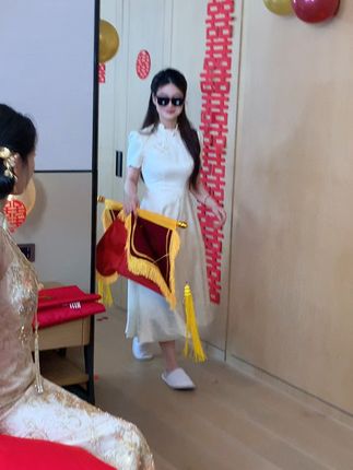 一份让全场笑疯,让新娘“追杀”我的新婚礼物!🏃♀️💨 #闺蜜结婚 #社死现场 #沙雕礼物 #锦旗 #婚礼搞笑瞬间