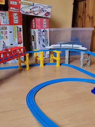 宝宝爱不释手的电动火车套装,生日惊喜就选它! 孩子超爱这套火车模型!快来看看它有多好玩吧~#儿童玩具#益智玩具#玩具#礼物#轨道车