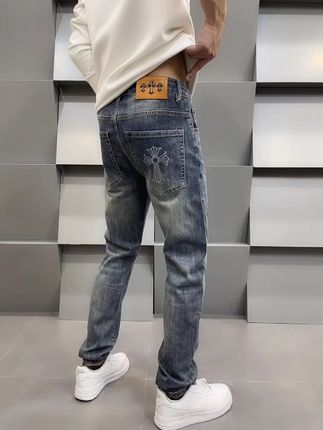 穿上这条牛仔裤,你就是街头最靓的仔! 秋冬穿啥裤子?这款修身又百搭的小脚牛仔裤帮你解决难题!#男生穿搭#秋季穿搭#牛仔裤#男士牛仔裤#男生秋日有效穿搭