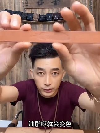复古牛皮手环,腕间时尚新选择! 这个包包太好看了吧!想买却没合适搭配?这款手环帮你解决难题!#好物推荐🔥#手工#配饰#原创手工#给穿搭配饰实力排名