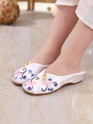 2025 夏绣花拖鞋 老北京布鞋女软底古风汉服款 绣花拖鞋 #民族风绣花鞋 #汉服鞋 #一脚蹬懒人鞋 #不累脚
