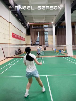 🏸️羽毛球日|高温能躲到室内的快乐运动 #天使季节 #羽毛球穿搭 #羽毛球服 #运动穿搭