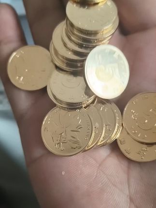 送闺蜜结婚礼物,这款喜字相框太有心意了! #硬币 #硬币收藏 这样的金色硬币,你们家里还有吗