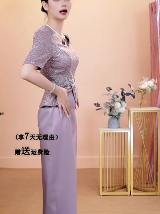 妈妈婚礼穿什么?这款轻奢礼服让你成为全场焦点! 上装采用精致蕾丝面料,细腻花纹宛如春日繁花,轻盈又浪漫,七分袖恰到好处修饰手臂线条,下裙挺括有型,流畅裁剪贴合身形,勾勒出曼妙身姿,腰间的精致钻饰点缀,如同在夜空中璀璨星辰,瞬间提升整体档次,高档大气尽显无论是儿子儿媳的婚宴,还是日常通勤,它都能完美适配,穿上它,优雅气质自然流露,大方得体又不失女人味,轻松成为人群焦点,散发独特魅力,魅力四溢挡不住!厂家直销。质量有保障,大家请放心购买。#喜婆婆喜妈妈婚宴装 #喜妈妈礼服 #高级感礼服裙推荐 #婚宴场合女装 #敬酒服