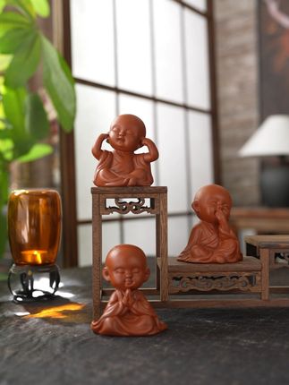 禅意小沙弥,茶桌上的可爱守护! 煮茶时,看茶汤翻滚,观小和尚静默伫立,茶香与禅意交织,让人在举杯落盏间暂忘纷扰,于方寸茶席中寻得内心的安定。它不只是摆件,更是茶人放空思绪、#好物推荐🔥 #茶生活 #紫砂 #新奇特创意 #陶瓷什么时候这么可爱了
