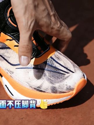 穿上这双跑鞋,跑步更轻松!免费退货无压力 鞋子有运费险了!拍下后试穿不满意可退换,不担心买错尺码啦~#好鞋推荐#跑鞋推荐#男鞋#透气舒适#用跑鞋解锁城市跑者美学混搭
