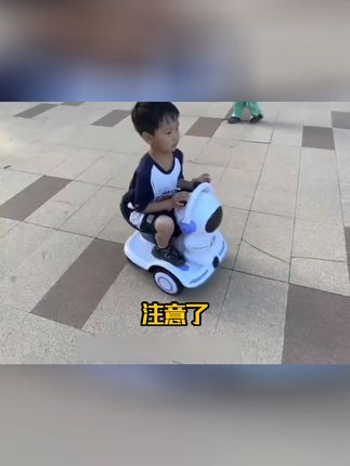 宝宝爱不释手的遥控转转车,安全又好玩! 孩子超喜欢这个小玩意儿!大人小孩都能骑,还能远程操控!