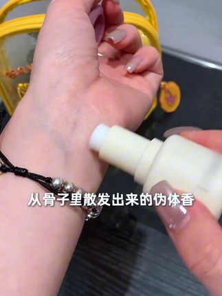 持久留香不怕汗 凑近看都是你! 今天是最后一天了!明天开始就不包邮啦~快来看看吧!!#一个人的夜变妆 #打开异世界的100种方式 #十分钟get无粉底海岛妆容 #超有气血感的轻亚裔妆 #别眨眼换张脸
