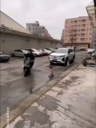 自己在家轻松理发,不满意还能免费退! 这个东西真的太好用了!大人小孩都能轻松搞定自己的头发了!关键现在还有运费险,不放心拍一个试试吧!!#自助理发#一尔#理发器电推剪#家用理发器#我的七夕不出错清单