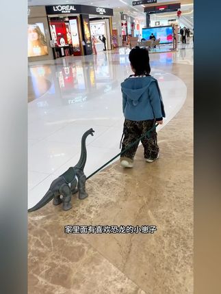 超大号声光恐龙玩具,孩子骑上就舍不得下来! 孩子超爱这款大型恐龙玩具!不仅可以骑乘、行走,还能发出声音!#玩个很新的东西#儿童玩具#恐龙#男孩玩具#电动玩具
