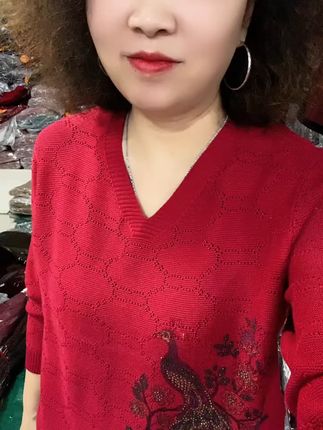 穿上这件新疆棉针织衫,妈妈瞬间年轻十岁! 秋冬穿啥?这款减龄又保暖的衣服帮你解决难题!#秋季穿搭#中老年女装#妈妈装#针织衫#初秋打底衫怎么搭