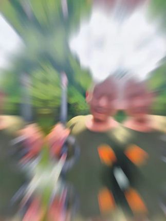 溪流边轻松垂钓!超轻细竿,不满意就退! 今天下午八半开始拍!有运费险!喜欢钓鱼的朋友不要错过啦!!