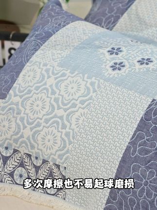 这款纯棉纱布枕巾采用优质纯棉材质,柔软透气且亲肤舒适,四季适用;独特的拼接设计与柔和色彩图案,为卧室增添艺术氛围,搭配精致的流苏边饰,兼具实用性与美观性,是提升睡眠品质的理想选择。
