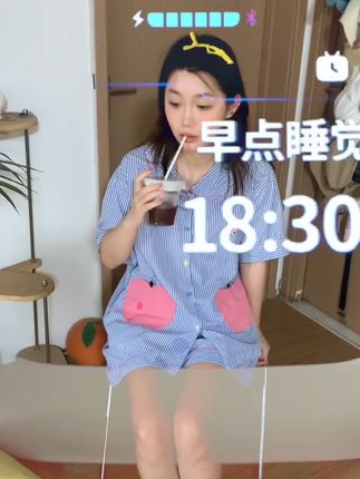 小电视耳机,边听歌边看弹幕,太爽了! B站联名款耳机来啦!音质好、颜值高,还有超棒功能!#周杰伦痛车也是坐上了#带脏辫的假面骑士盲盒也太帅了#被灵笼卡牌变装美到了#万物皆可是月饼#武林外传中秋礼盒开箱