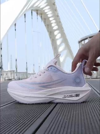 跑步不再怕受伤,赤兔8新款跑鞋超轻减震! 鞋子有运费险了!买一双不合适还可以退回去!快来看看吧!!#透气舒适#跑步鞋#男鞋推荐#跑鞋推荐#沈阳马拉松上的吸睛穿搭