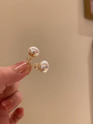 复古耳钉点亮你的法式风情! 法式粉光小灯泡珠珠耳钉来咯!复古又优雅~快来看看吧~#耳钉#首饰分享#时尚饰品#小众设计感#戴上流光风饰品一秒入秋
