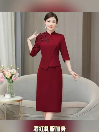 穿上它,你就是婚宴上的焦点!优雅立领礼服裙 秋冬季节婚礼上穿啥?这款修身又大气的裙子帮你解决难题!#高级感穿搭#秋季穿搭#礼服#喜婆婆喜妈妈婚宴装#订婚这么穿真的很惊艳