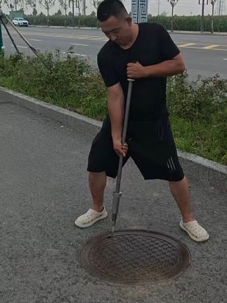 轻松开井盖!坏了也能免费退 今天又收了好多快递了!有需要的兄弟们赶紧去拍吧!!!运费险哦~可以放心入哈!!#黑龙江人冬日餐桌上最动人的风味#深圳味道就是包容的味道#感受哈尔滨早市的烟火气