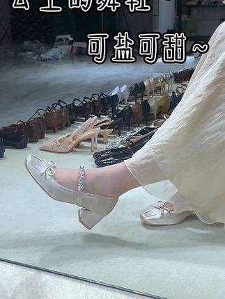 夏日出游,这双水钻玛丽珍鞋太抢镜了! 姐妹们!这个季节一定要试试这种鞋子啊!!真的太好穿了~关键还不贵!快冲吧!