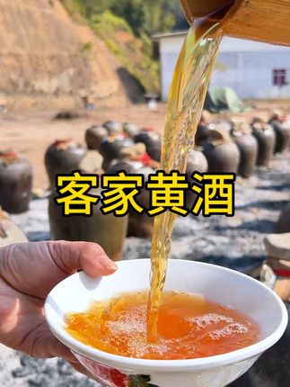 在这个夏天喝一口冰镇米酒整个人都轻盈多了 在这个夏天喝一口冰镇米酒整个人都轻盈多了#米酒 #夏天 #热点 #一杯特调我是你的加冰 #夏天的快乐是烧烤和冰镇啤酒给的