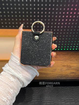 自拍神器+1!指环扣单手使用,闪钻背景随手出片~ 自拍神器+1!指环扣单手使用,闪钻背景随手出片~#拍照姿势 #小米mixflip2手机壳