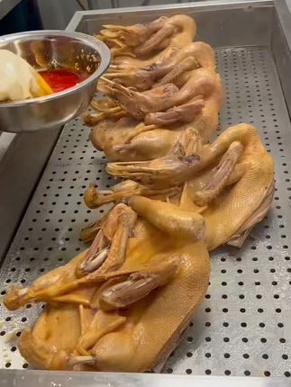 鲜香四溢!南靖咸水鸭,全家共享的美味盛宴! 福建特色卤味来咯!今天下午四点半开售啦~喜欢吃的别错过哦~#地方特色美食#优质农产品#盐水鸭#鸭肉#需要大声安利的烟火气美食