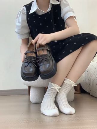 穿上这双英伦厚底鞋,秋天的街头你就是焦点! 秋冬穿啥鞋子?这款棕色复古英伦风厚底小皮鞋帮你解决难题!#小个子初秋显瘦穿搭