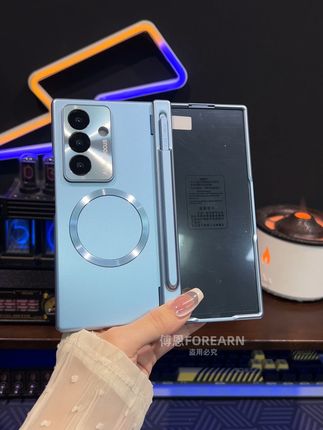 三星Fold7细节控狂喜!壳膜一体前屏高清触控灵敏,中轴铰链 三星Fold7细节控狂喜!壳膜一体前屏高清触控灵敏,中轴铰链精准包裹防尘,磁吸强力吸附不掉落,笔槽防丢防刮设计,小众设计拒绝撞款!#数码细节控 #三星zfold7手机壳