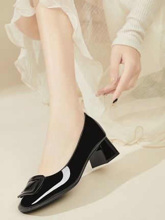 穿上这双高跟鞋,通勤约会两不误! #达芙妮 #软底软面穿上超舒服 #脚宽脚胖都可以 #新款上新#单鞋