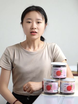 还在吃糖渍杨梅,你落伍啦!!! 这款原味杨梅干,不糖渍不盐渍不蜜饯,就是新鲜杨梅的酸甜本味与果香。一颗接一颗,根本停不下来。#仙居杨梅 #杨梅干 #夏天的味道 #零食推荐