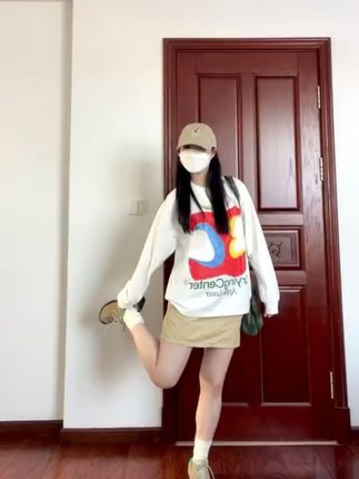 穿上这件苹果涂鸦长袖,不喜欢也能轻松退换! 今天是最后一天了!明天开始就不再有运费险啦!!!赶紧冲吧!!!#男生穿搭#秋季穿搭#长袖t恤#长袖t恤男#被秋日氛围感穿搭拿捏了