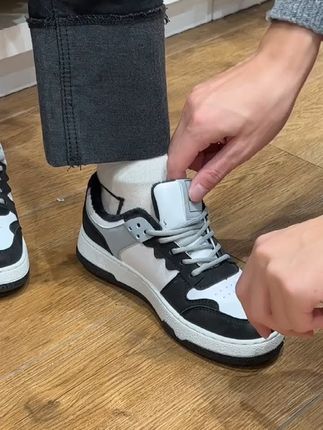 情侣同款回力鞋,穿出春天气息,不满意可退哦! 姐妹们!这款鞋子真的太好穿了!!关键现在有运费险,喜欢就冲吧~#夏日通勤休闲穿搭 #dirtywork亚比的统治区 #挑战50岁妈妈帮我打扮 #跟着白昼小熊DL摇打开恋夏风 #终于get到鱼尾裙的美了