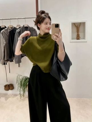 穿上这件针织衫,轻松显瘦又保暖!包邮退货无忧 秋冬必备!这款超棒的设计款针织衫,现在下单还享受包邮、运费险福利哦~#奔向户外穿搭要帅 #新中式穿搭成为中秋宠儿 #请欣赏赵露思的今日穿搭 #谁能拒绝舒华cleanfit风 #在时装周看见东方美