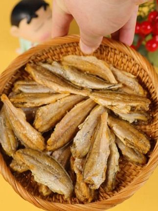 孕期也能放心吃的美味小黄鱼酥! 我知道啊,我每天吃小黄鱼你们都羡慕我!#好吃到停不下来 #开袋即食 #黄鱼酥 #嘎嘎好吃