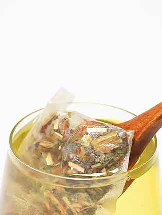 熬夜必备!赶黄草茶帮你轻松解乏 有人喝它后说肚子不舒服?我喝了没不适!这茶好还是不好?评论区聊聊吧~#养生茶包 #养生茶 #养生茶花茶 #护肝茶包 #护肝茶叶