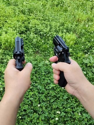 左轮玩具模型不可发射 #左轮玩具 #左轮 #男孩子花点钱怎么了 #玩具枪 #国外合法拍摄国内请勿模仿